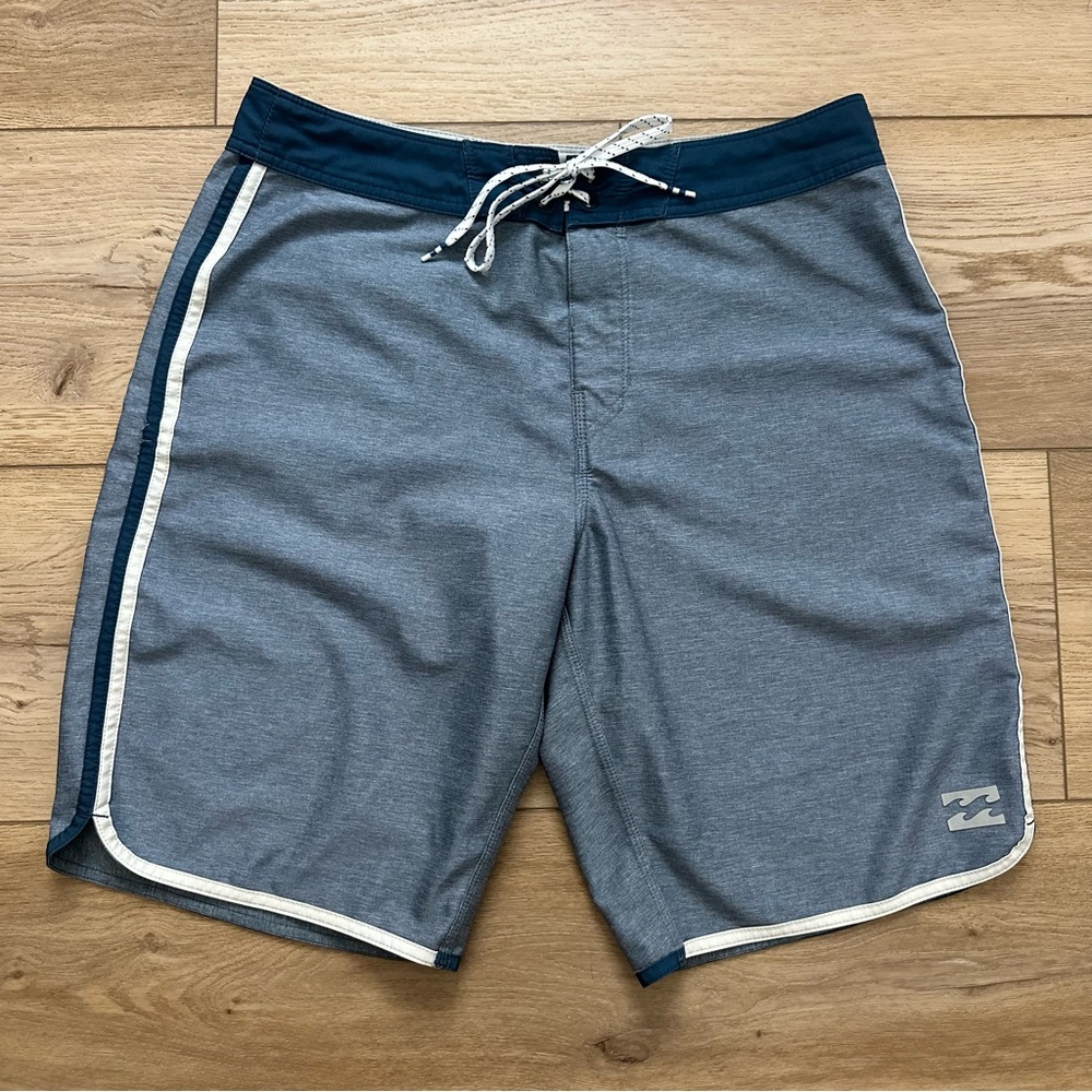 EUC Billabong Platinum X Board Shorts size 32